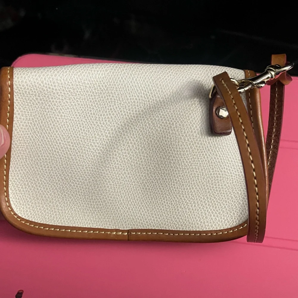 Dooney & Bourke White and Tan Clutch with Gold Accents NEW WITHOUT TAGS. - Picture 8 of 12